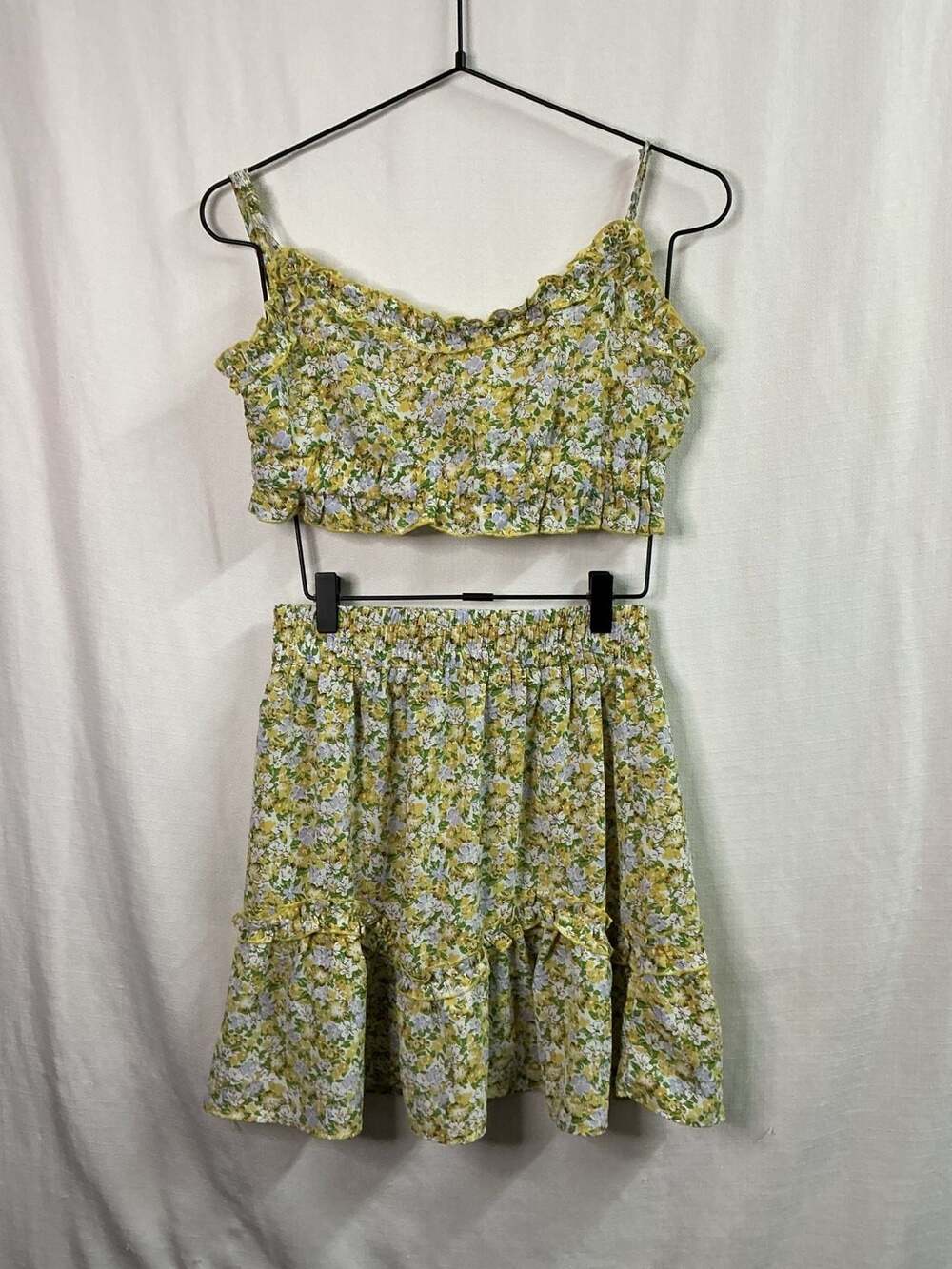 Simplee Women's Floral Ruffle Crop Top and Skirt Two-Piece Set Size S
